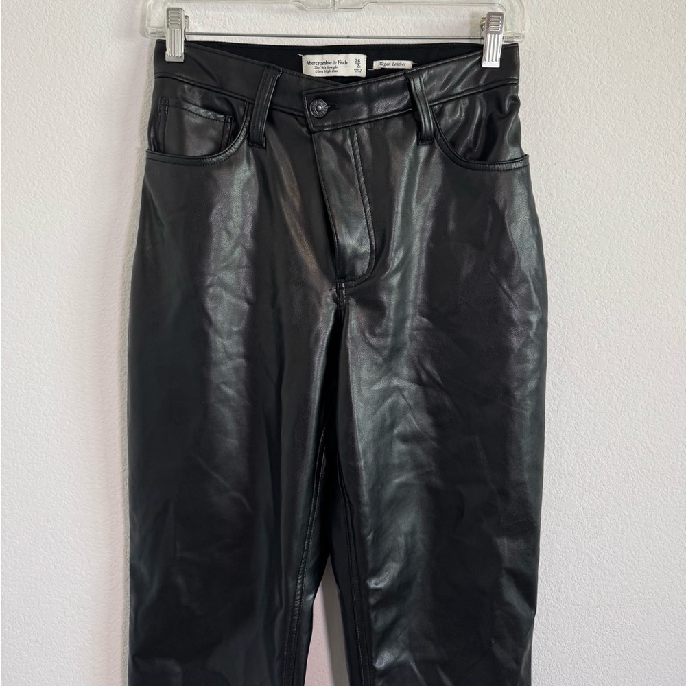Abercrombie‎ & Fitch 90s Straight Ultra High Rise Faux Leather Pants Size 26/2 - Picture 2 of 12